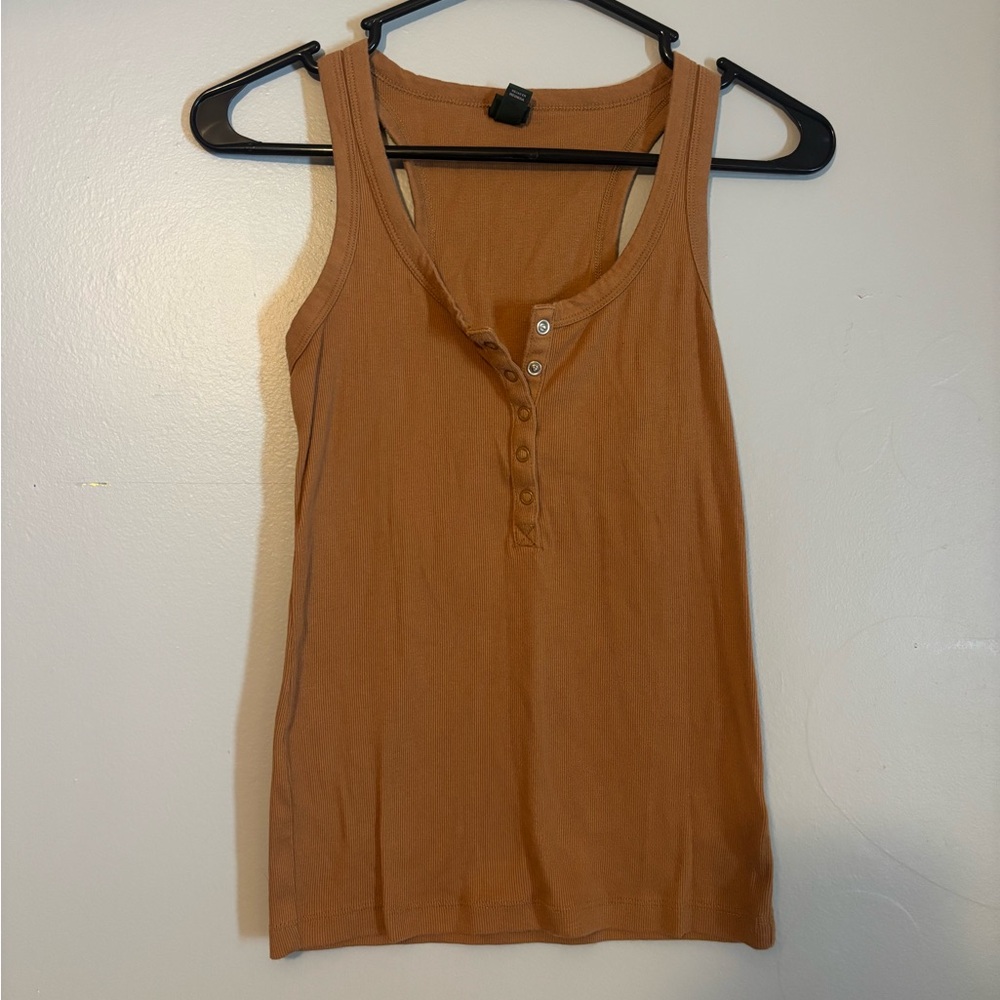 woman’s razor back tank top with buttons